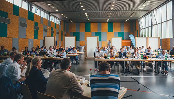 Bild von einer Klausur in der Turnhalle